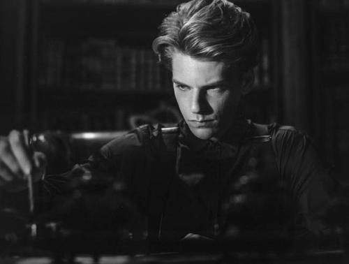 《暮光巴黎》百度云资源百度网盘未删减版1080p高清*载下**