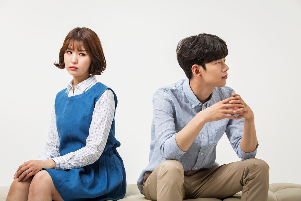 抑郁症就是不开心这么简单么,抑郁症刚开始有三个表现很难发现