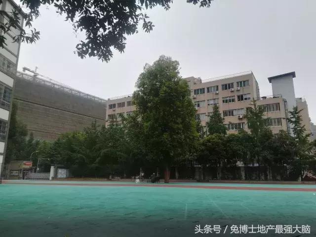 东城根小学在成都市排名,成都看房学区房