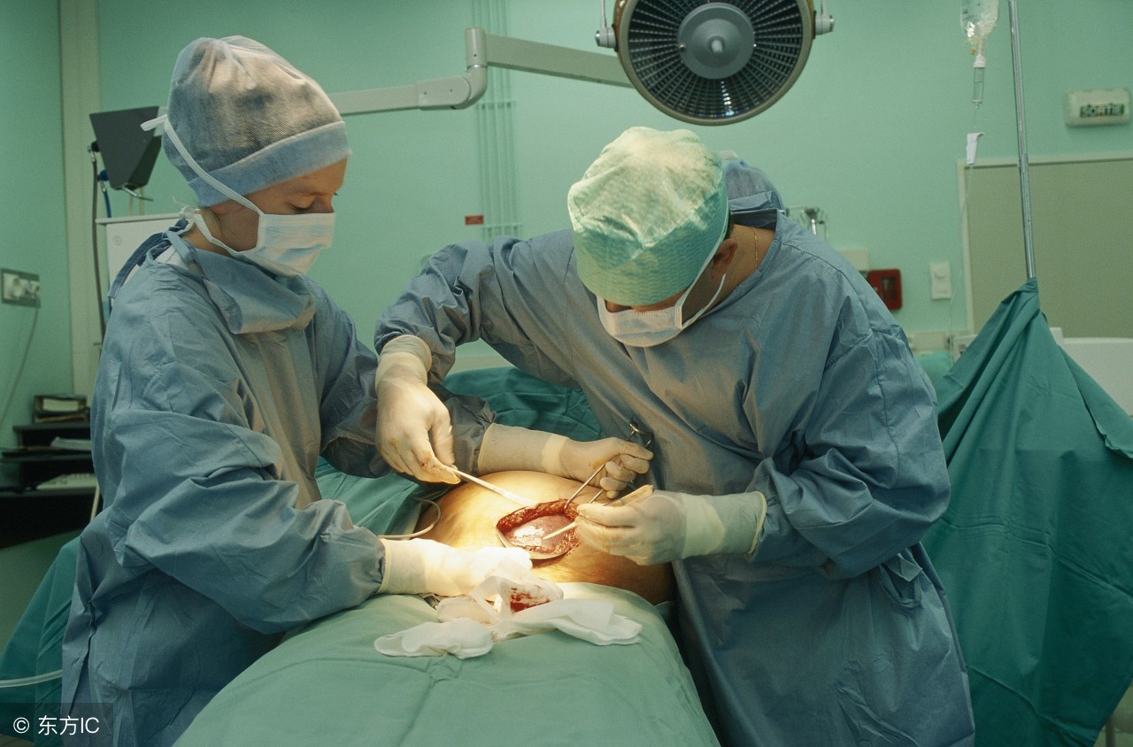 月子期间缠纱布晚上要不要解开,产妇坐月子恶露有异味