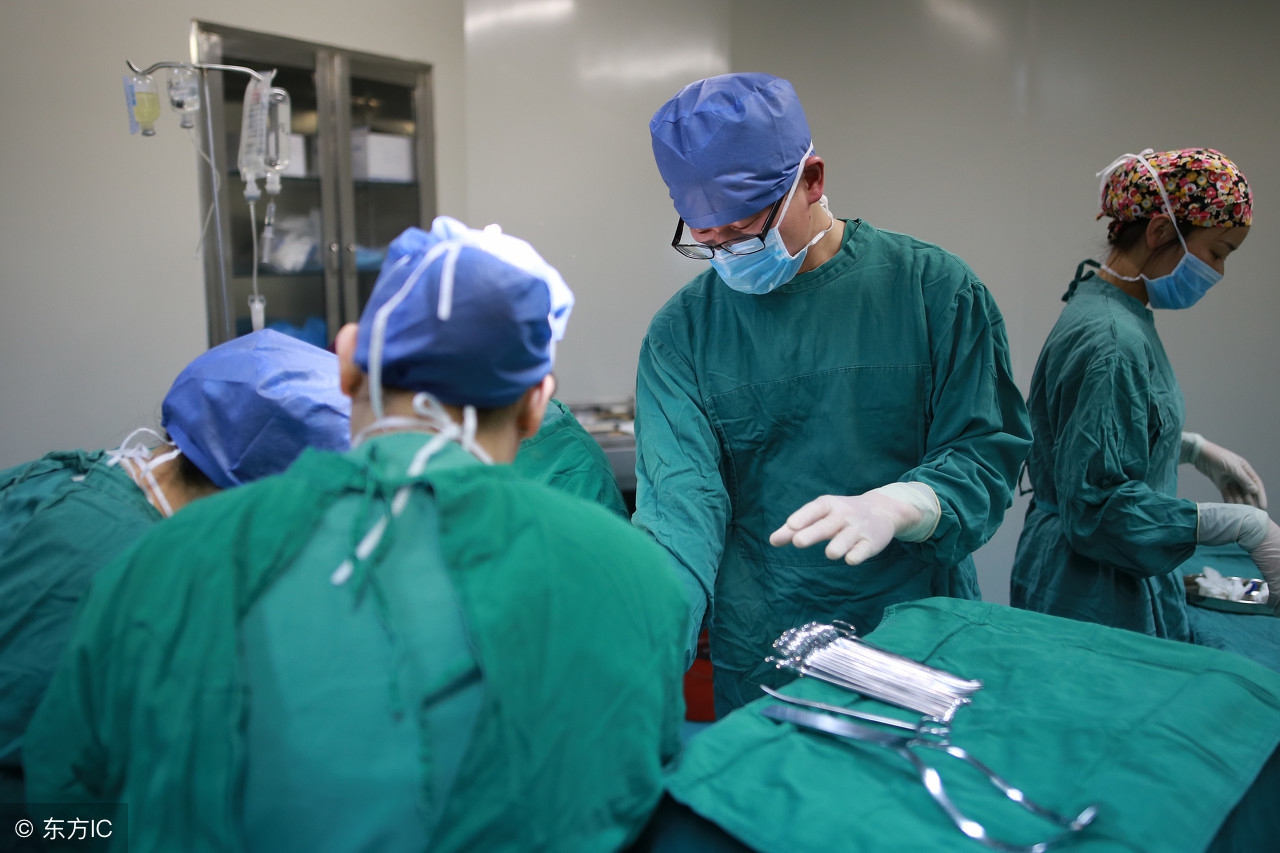 月子期间缠纱布晚上要不要解开,产妇坐月子恶露有异味