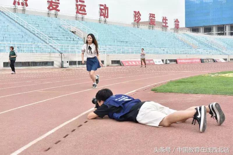 毕业季唯美拍照动作,毕业季如何拍照拍出高级感