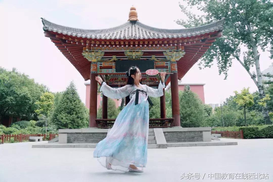 毕业季唯美拍照动作,毕业季如何拍照拍出高级感