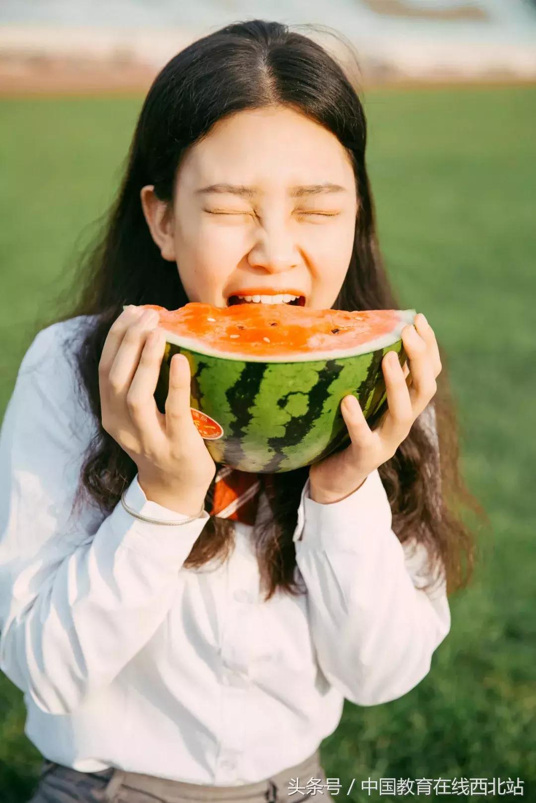 毕业季唯美拍照动作,毕业季如何拍照拍出高级感