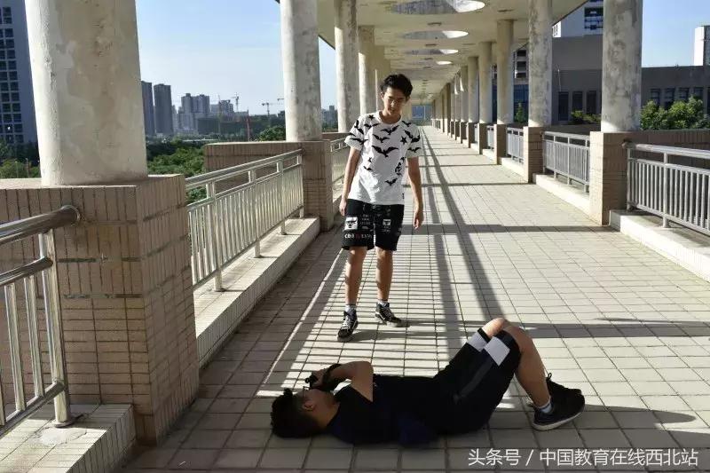 毕业季唯美拍照动作,毕业季如何拍照拍出高级感