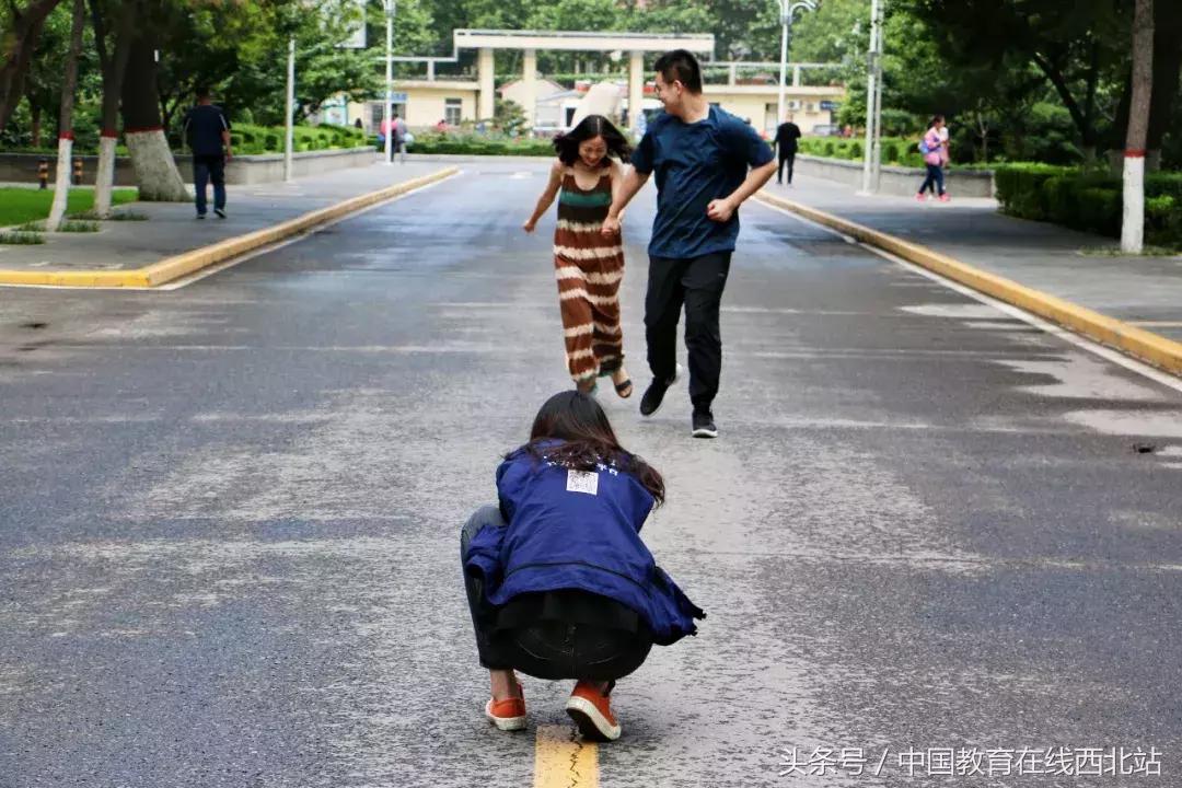 毕业季唯美拍照动作,毕业季如何拍照拍出高级感