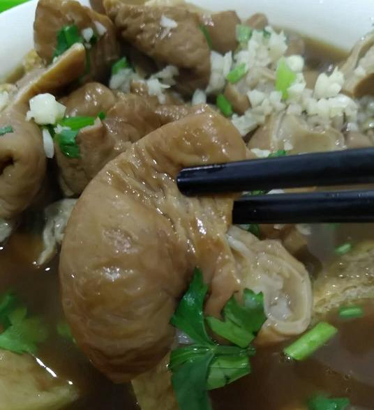 青岛小吃街推荐卤肥肠,西海岸最好吃的卤肥肠