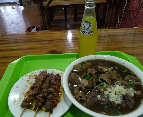 青岛小吃街推荐卤肥肠,西海岸最好吃的卤肥肠