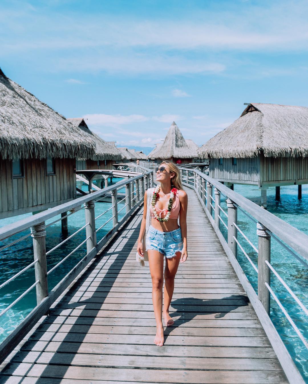 泳衣搭配紧身牛仔裤,休闲连体泳衣搭配紧身牛仔裤