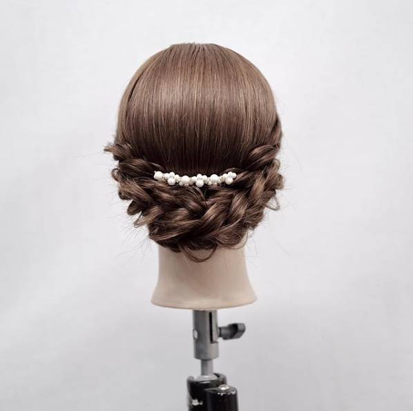 头发少怎么弄才好看,头发怎么扎好看教程