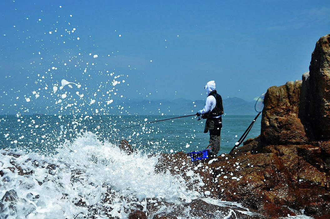大风天适合矶钓么,海边矶钓有风浪怎么办