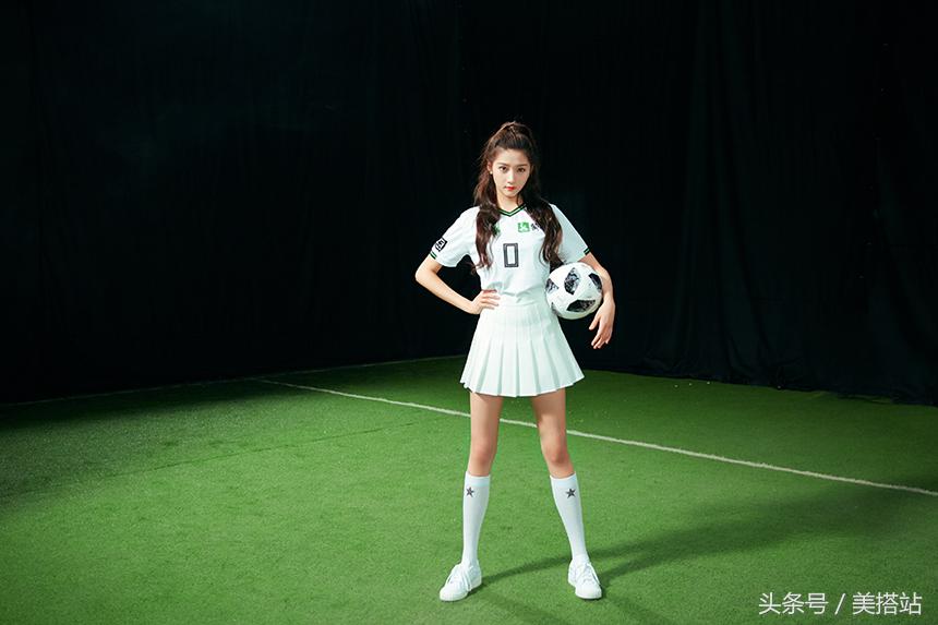 杨幂关晓彤金鹰,关晓彤变足球宝贝秀