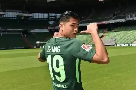 中国男足两大新星确定登陆德甲,曾经的国足辉煌时刻