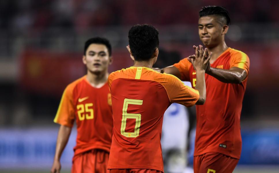 中国男足两大新星确定登陆德甲,曾经的国足辉煌时刻