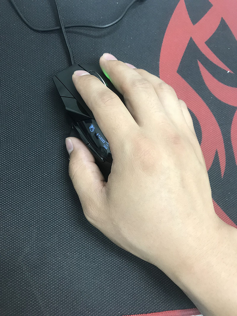 游戏鼠标性价比之选雷柏v30体验,vt900鼠标