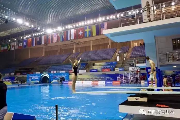 耐克少儿跑举行;特步上市十周年庆;迪桑特品牌签约吴彦祖……