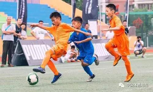 耐克少儿跑举行;特步上市十周年庆;迪桑特品牌签约吴彦祖……