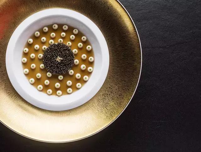 每天接待12个人的餐厅,每天只接待10桌餐厅