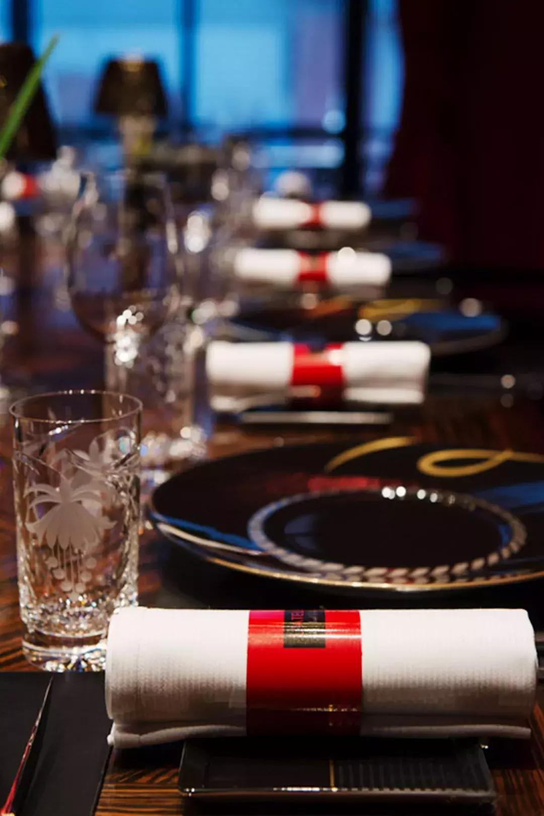 每天接待12个人的餐厅,每天只接待10桌餐厅