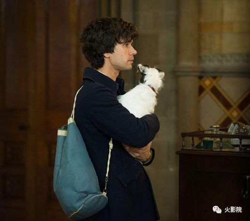 确认过剧情,是大尺度腐戏!9分三集片让你吃瓜英国最大丑闻!