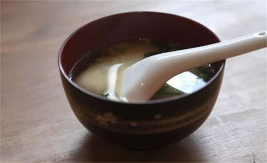 断奶后胸部涨痛怎么回事,断奶涨奶痛可以吃止痛药吗