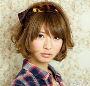 圆脸短发型中年女2020流行发型,脸型瘦中年女士短发发型气质