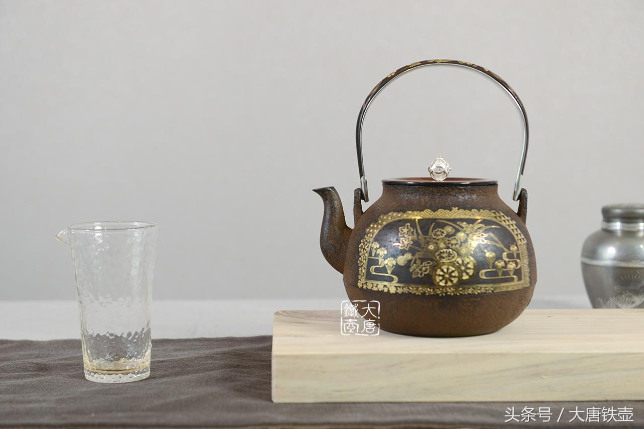 喝茶用陶壶好还是铁壶好,喝茶为什么一定要用那么小的壶