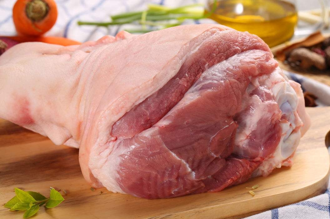 媳妇烀肘子,烧饼夹酱肘子