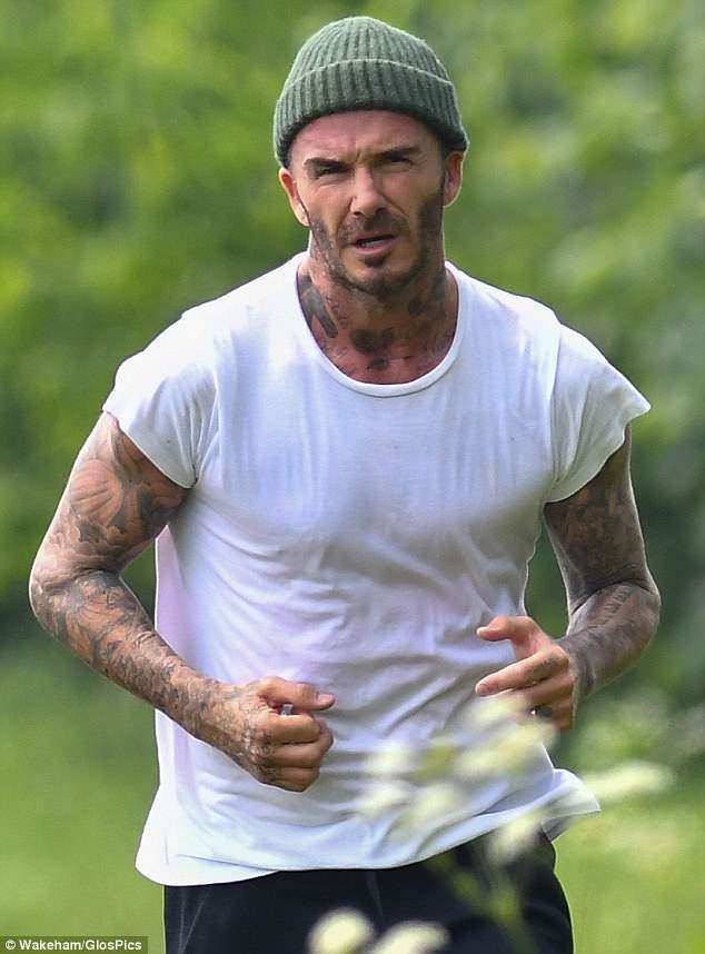 贝克汉姆笑着奔跑,贝克汉姆河边跑步