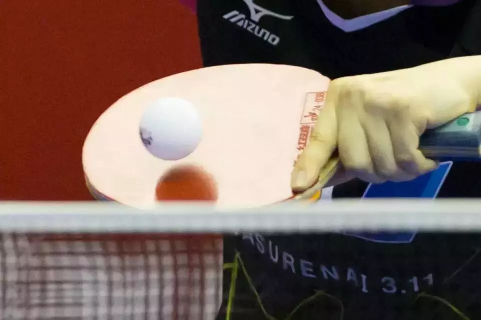 反手胶皮推荐粘套与涩套,乒乓涩性套胶和粘性套胶区别