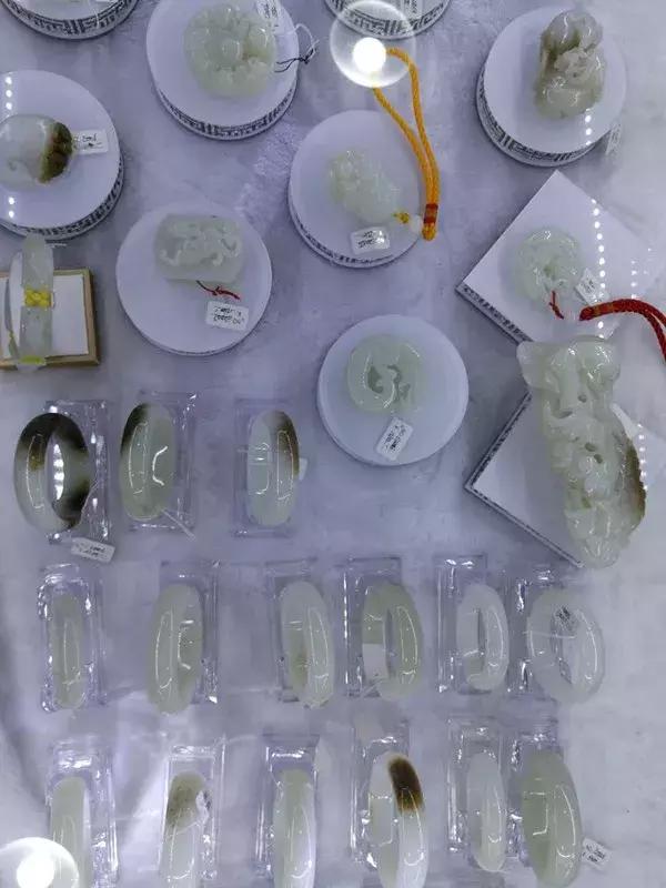 延吉俄罗斯进口商品展示中心,吉林省延吉市木雕茶台