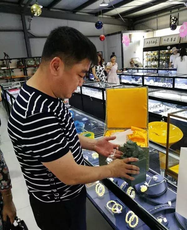 延吉俄罗斯进口商品展示中心,吉林省延吉市木雕茶台