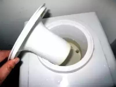 饮水机一年没清洗会有多少细菌,一个月没清洗的饮水机有多脏