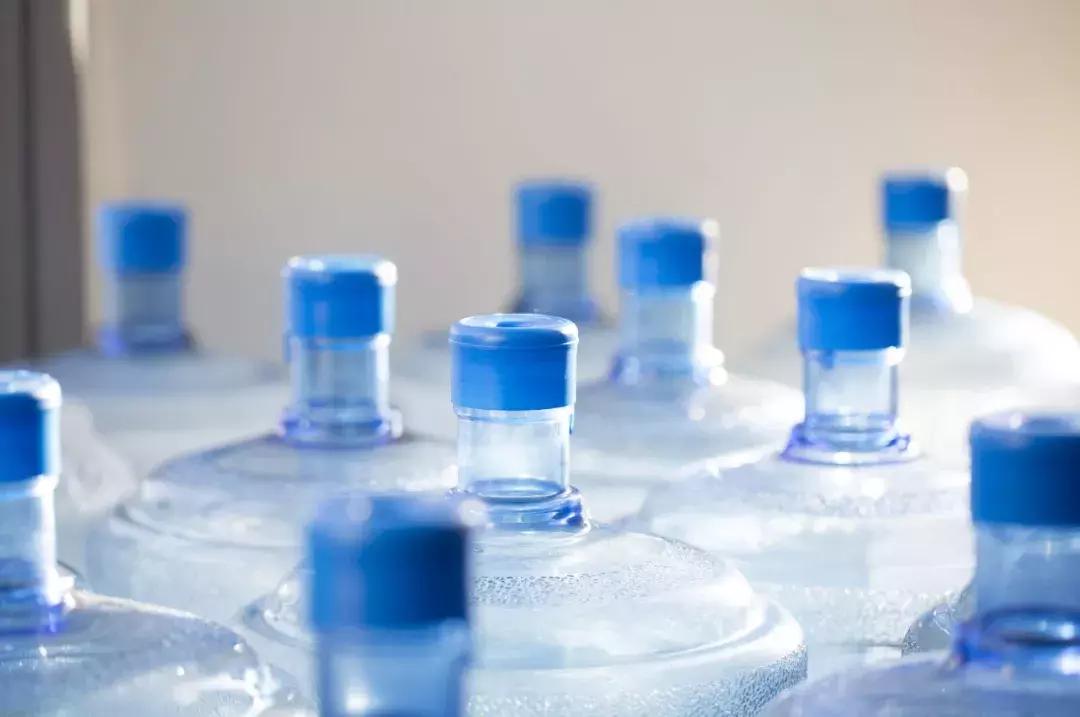 饮水机一年没清洗会有多少细菌,一个月没清洗的饮水机有多脏