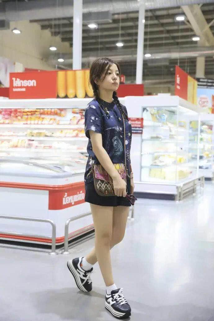 万万没想到，怎么穿怎么错的赵薇居然有一天会吊打舒淇