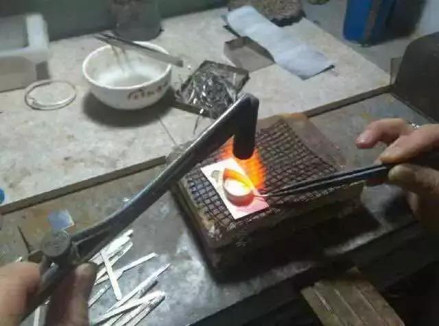 碎的古瓷片也值钱吗,一堆破瓷片有收藏价值吗