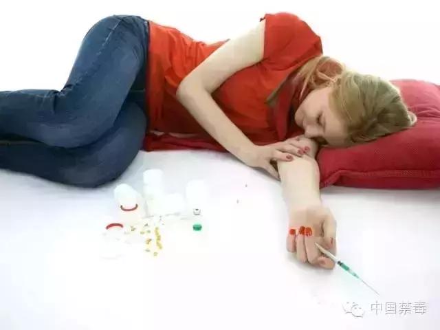 女性吸毒后的可怕行为,女人吸毒后都有哪些反应