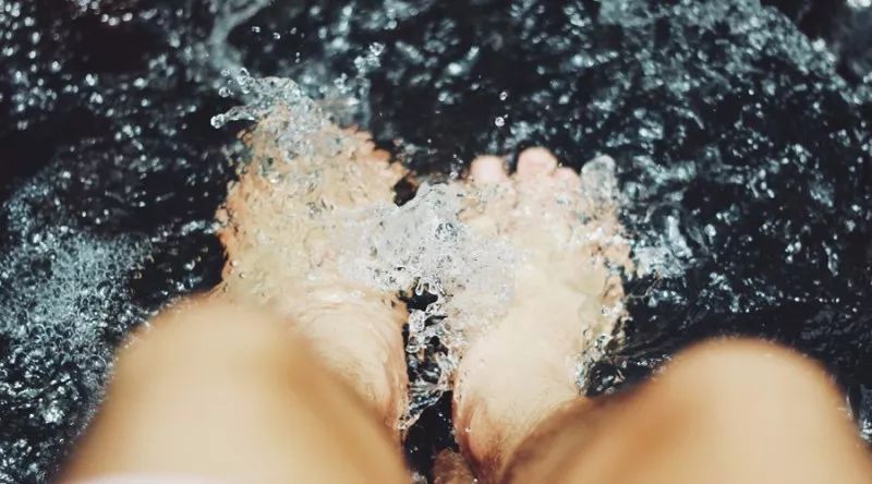 湿热脚气泡脚中药配方,去脚气脚臭最好最快的泡脚办法