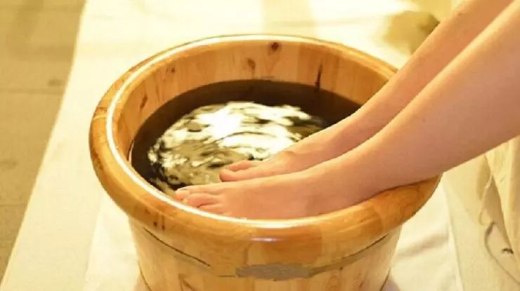 湿热脚气泡脚中药配方,去脚气脚臭最好最快的泡脚办法