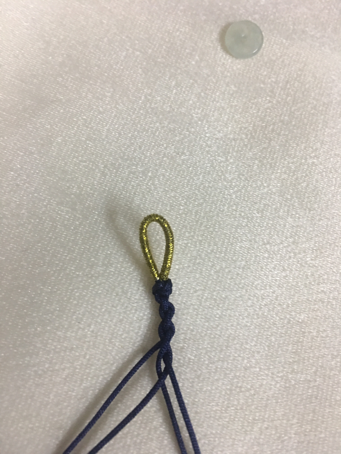 月光石坠子怎样穿绳,黄金小坠子手绳