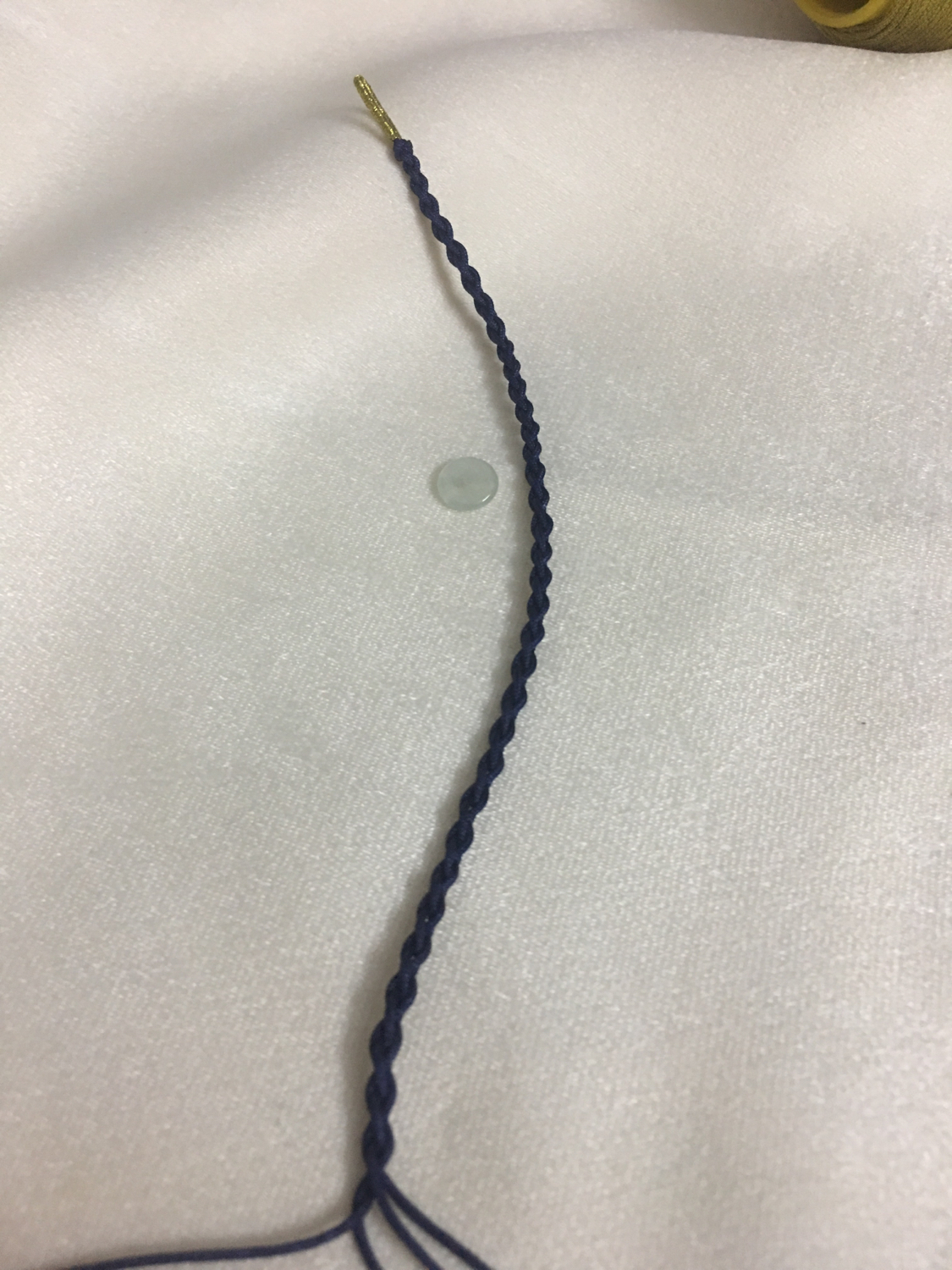 月光石坠子怎样穿绳,黄金小坠子手绳