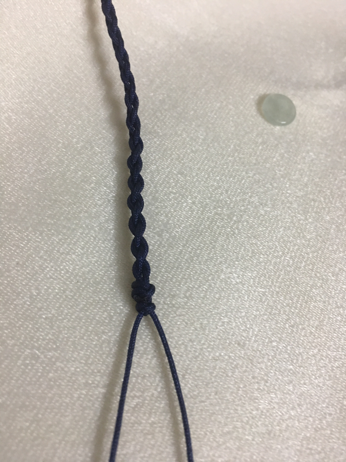 月光石坠子怎样穿绳,黄金小坠子手绳