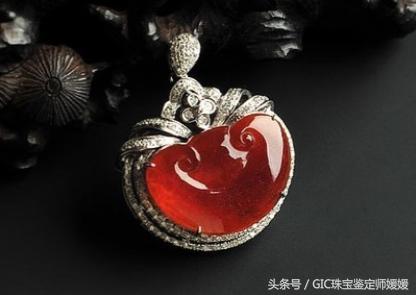 人工处理的翡翠原料怎样做成品,人工处理翡翠和纯天然翡翠区别