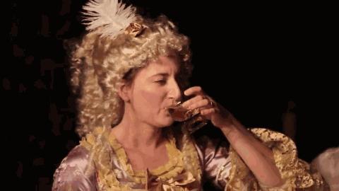 透明到近乎赤裸，是怎样一夜之间流行起来的？