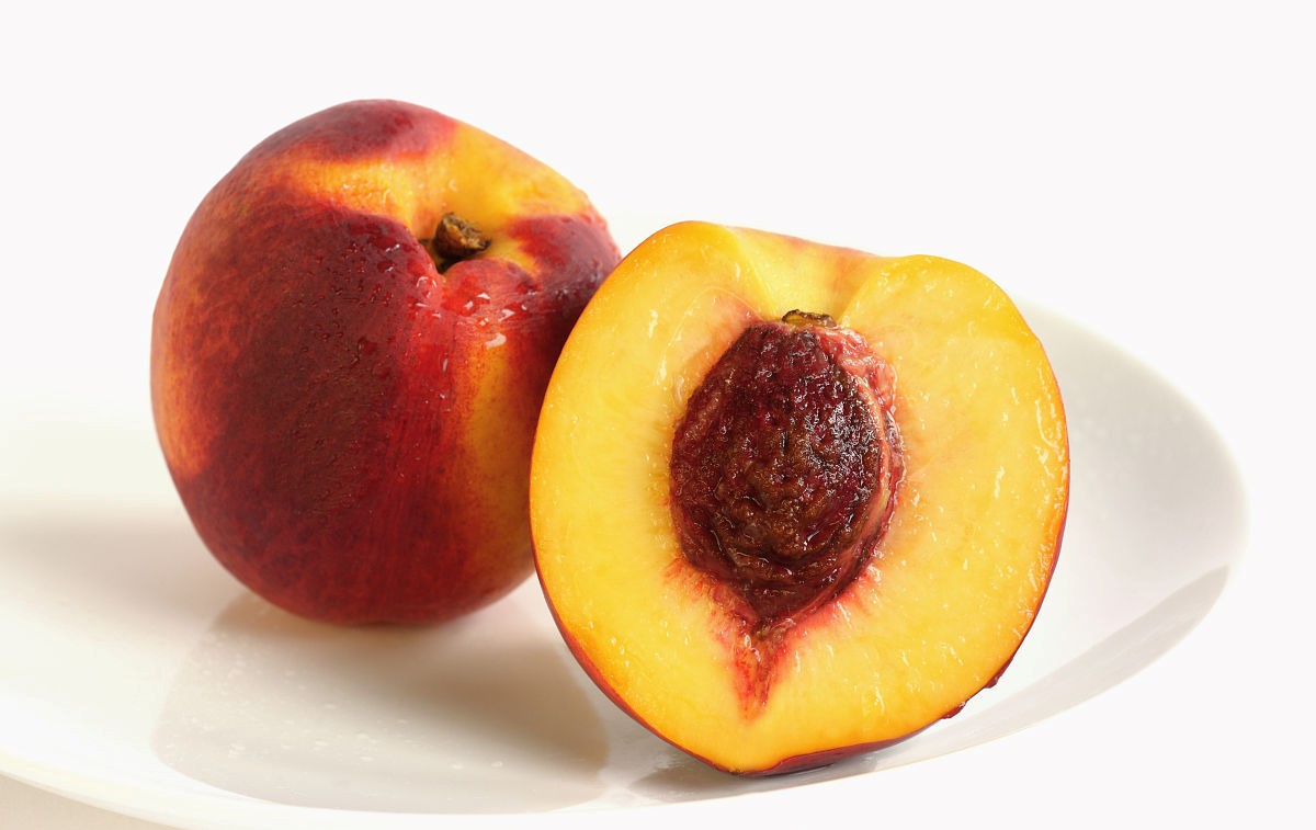 自己种的新鲜桃子又脆又甜好吃,什么品种桃子好吃又耐储存