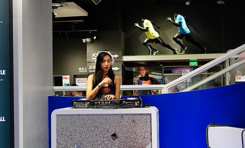 满满黑科技！北京这家运动品店，拯救了你的选择困难症！