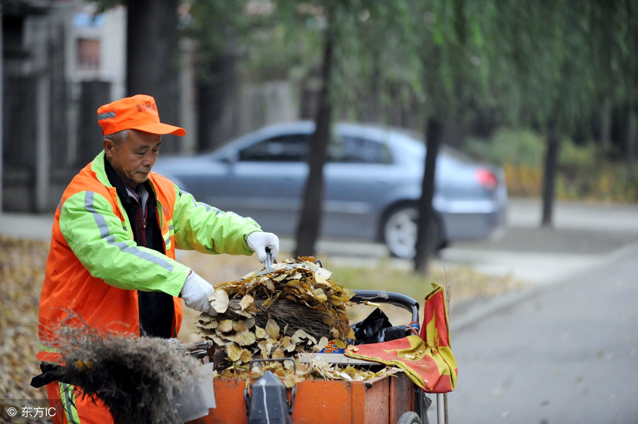 致敬城市黄玫瑰,不畏严寒酷暑坚守岗位,城市中最可爱的人