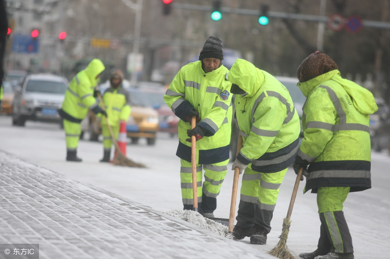 致敬城市黄玫瑰,不畏严寒酷暑坚守岗位,城市中最可爱的人