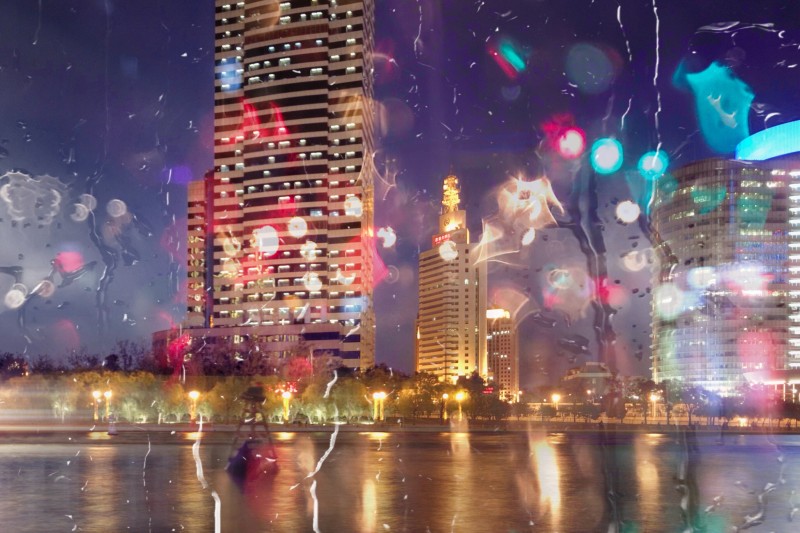 多种“玻璃水雾”、“大雨倾盆”特效｜手机一键搞定