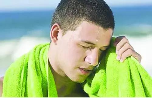 高温及中暑有哪些预防措施,40度的高温天气小心中暑